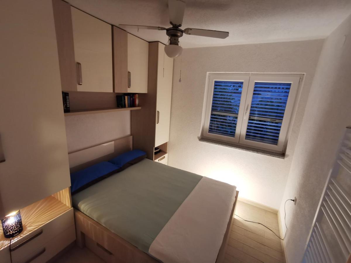 Apartment Mira - Sea View Traù Esterno foto
